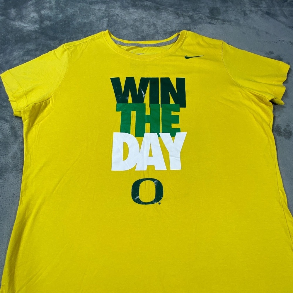Nike T Shirt Oregon Ducks Womens 2XL Yellow Slim Fit College "Win The Day" NCAA